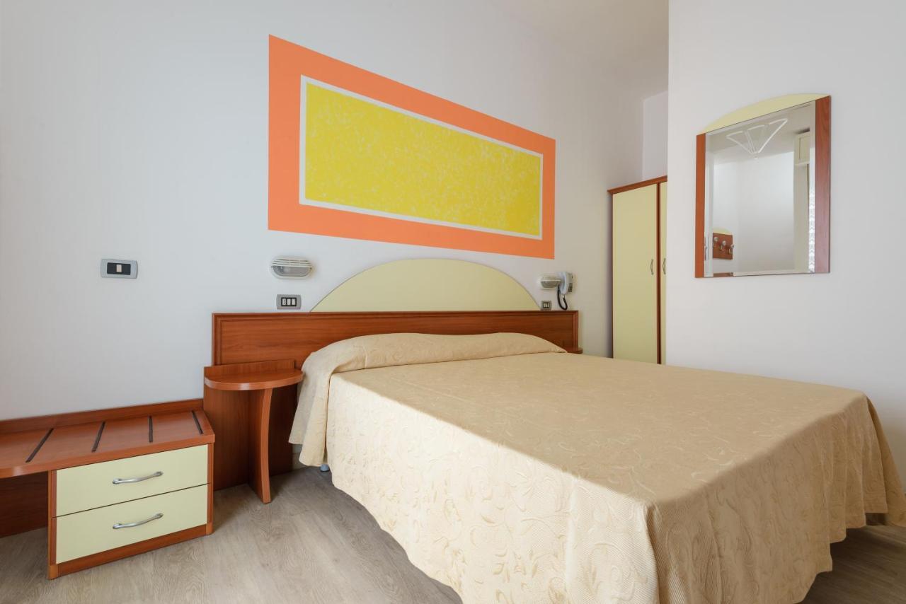 Hotel Clipper Каттолика Экстерьер фото