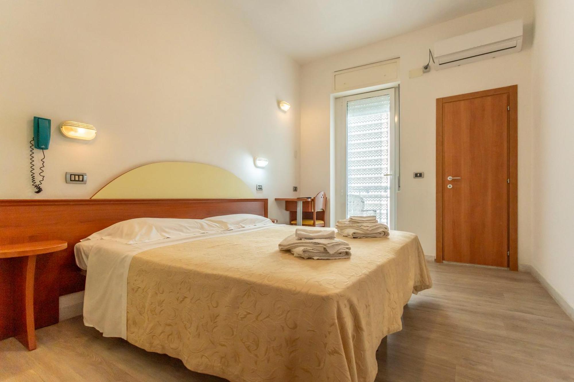 Hotel Clipper Каттолика Экстерьер фото