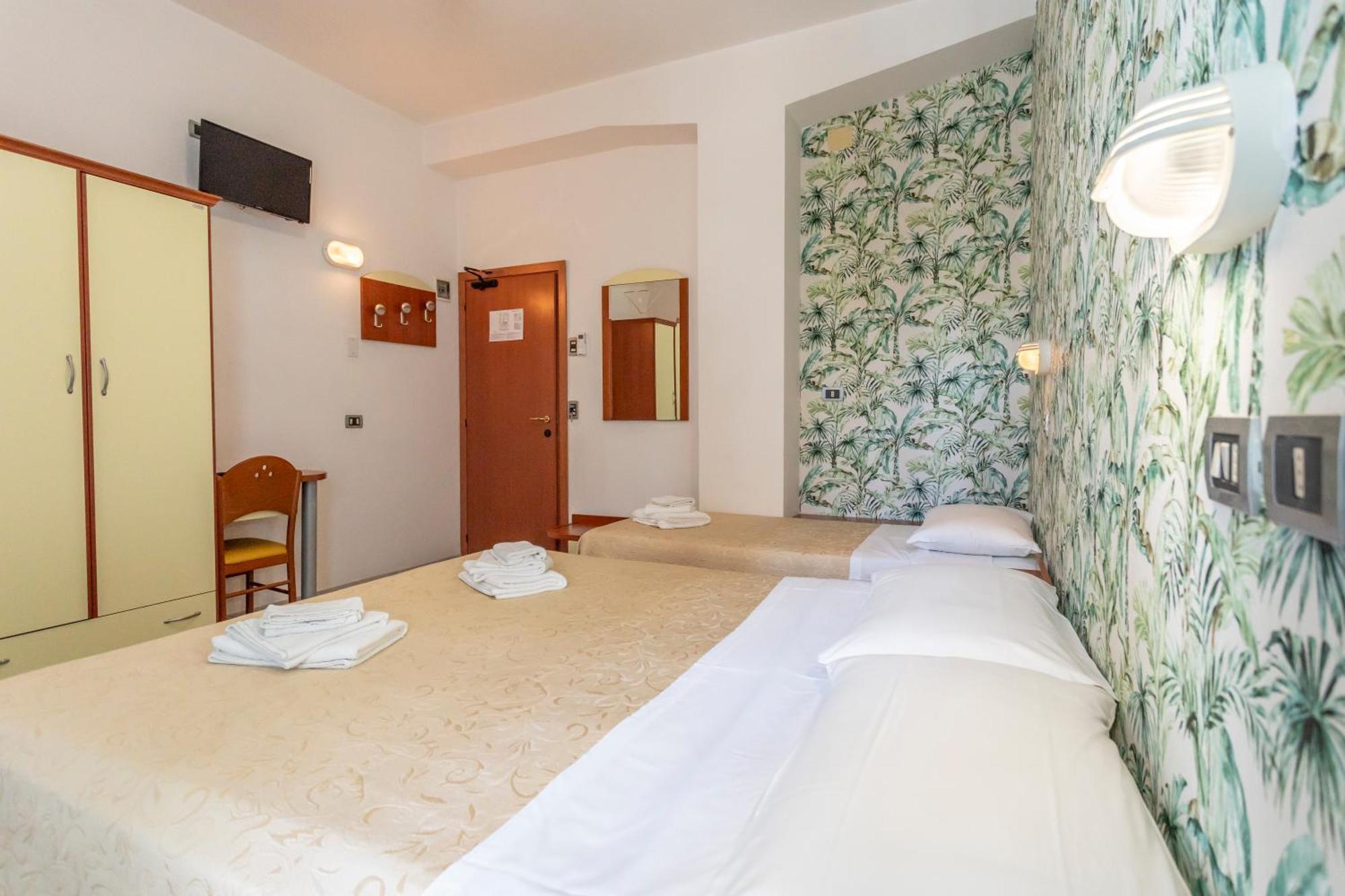 Hotel Clipper Каттолика Экстерьер фото