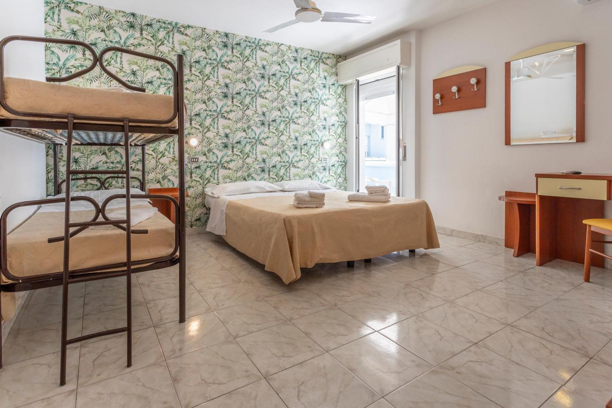 Hotel Clipper Каттолика Экстерьер фото